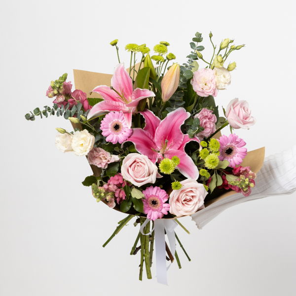 Flowers and Chocolates_flowers_delivery_interflora_nz