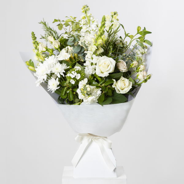 Neutral Bouquet In Water Filled Box_flowers_delivery_interflora_nz