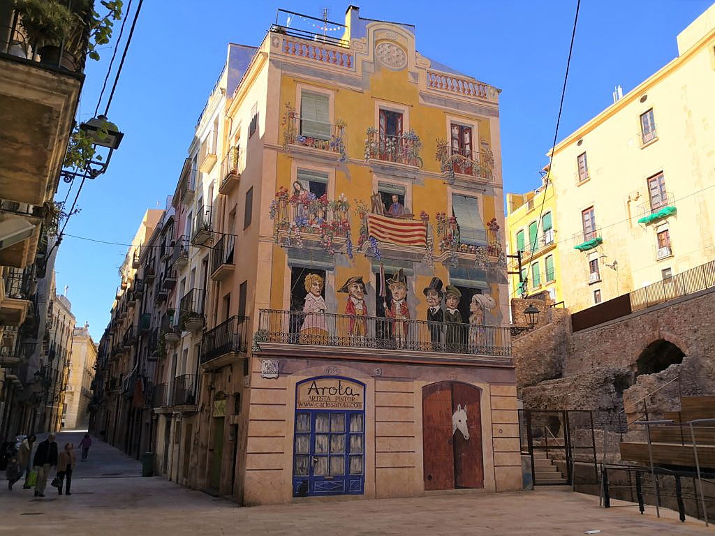  Tarragona
- Mural on Plaça dels Sedassos (Mireia Solé)