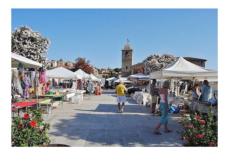 Порто Черво - Сардиния
- San Pantaleo weekly market.jpg