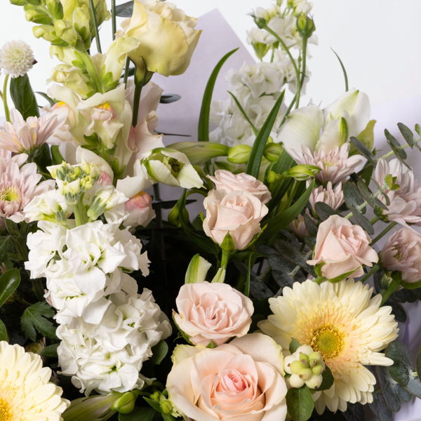 Mother's Day Pretty Bouquet_flowers_delivery_interflora_nz