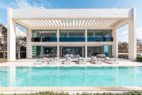  Balearic Islands
- Moderne Luxusvilla in erster Meereslinie