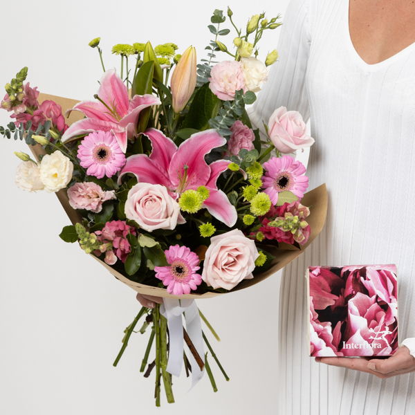 Flowers and Chocolates_flowers_delivery_interflora_nz