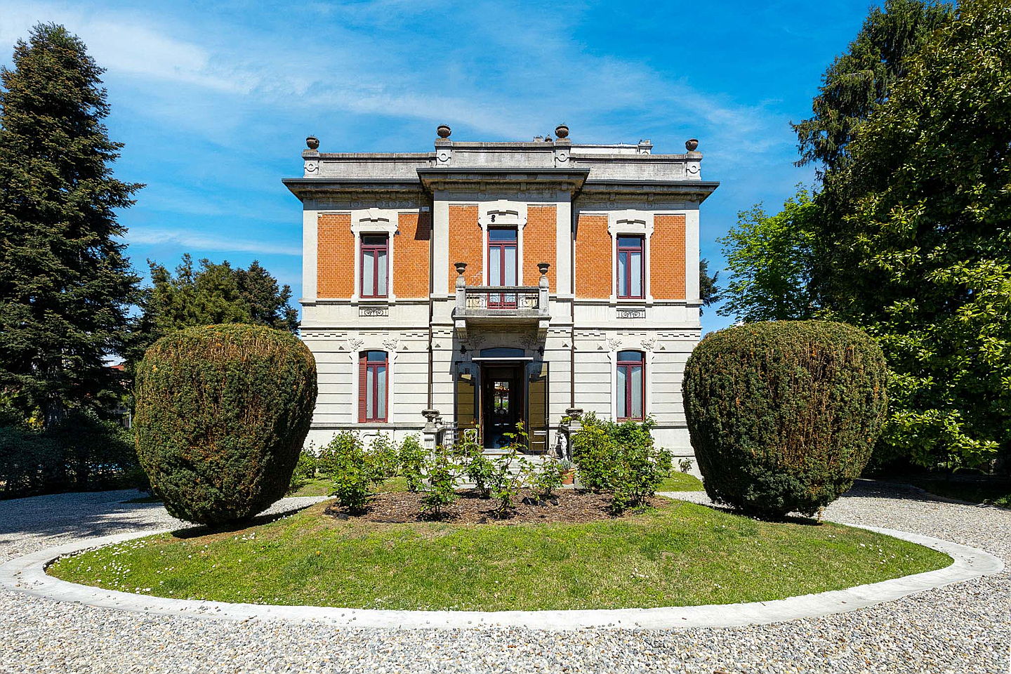  Laveno M.
- Villa storica Castelletto Ticino Lago Maggiore.jpg