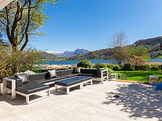  Hamburg
- “Villa Schnebli” is an exclusive lakefront residence. It is currently on sale for 10.4 million Swiss francs (approx. 9.5 million euros).(Image source: Engel & Völkers Lugano)