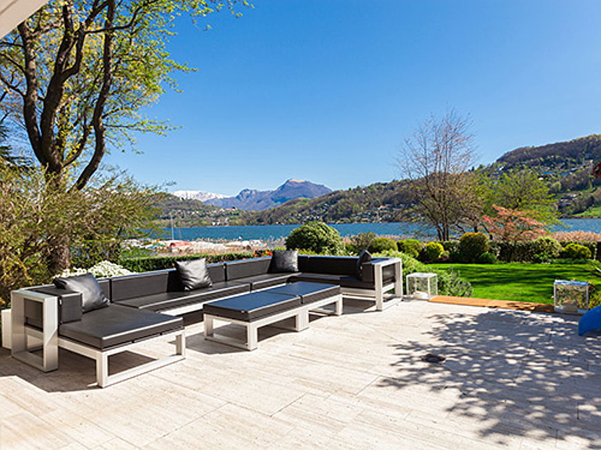  Hamburg
- “Villa Schnebli” is an exclusive lakefront residence. It is currently on sale for 10.4 million Swiss francs (approx. 9.5 million euros).(Image source: Engel & Völkers Lugano)