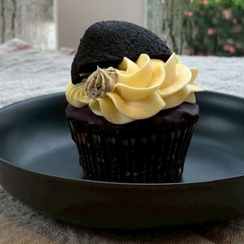 Cookies & Cream Oreo Drip Cupcake (Keto | Sugar Free) - 1 Piece