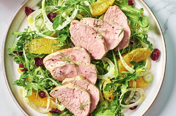 Filets de porc à la moutarde, salade de roquette