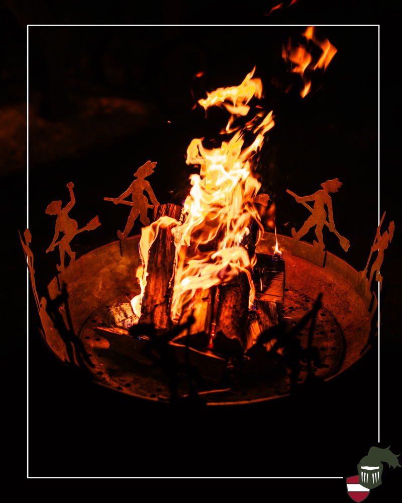 🔥✨Wenn die Nacht leuchtet ✨🔥

Erlebe gemeinsam mit unserem Berg- und Wanderführer Reinhold, eine stimmungsvolle Fackelwanderung in das winterliche Naturschutzgebiet Vilsalpsee. 🌲

An der knisternden Flamme der Feuerschale werden die Fackeln angezünde