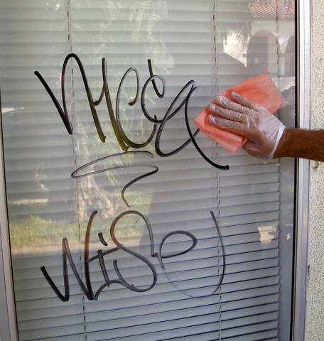 how to remove graffiti from glass window using safewipes