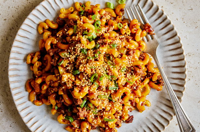 Macaronis au bœuf et au <i>gochujang</i>