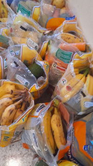 foto de várias bananas em diversas sacolas