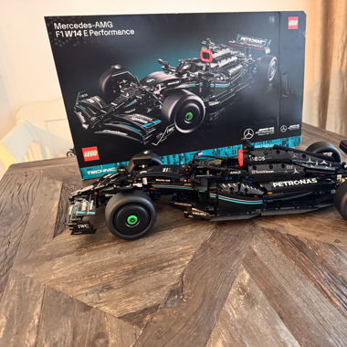 LEGO Mercedes-AMG F1 W14 E Performance
