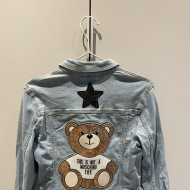 Einmalige bestickte Jeansjacke