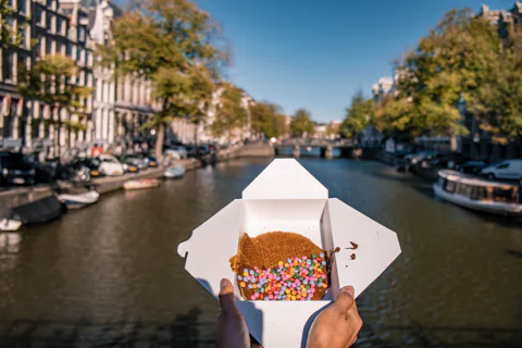 10 Tastes of Amsterdam: Food Tour by UNESCO Canals and Jordaan