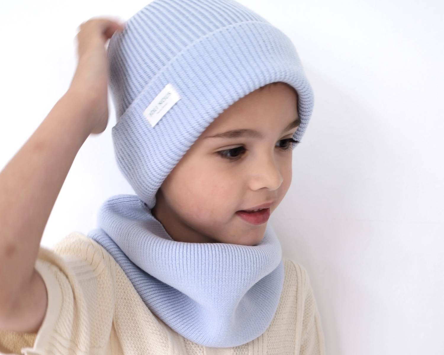bonnet joli nous tour de cou tricot laine mérinos cashwool Italie bébé enfant junior et adulte qualité élégance premium marque suisse excellence
