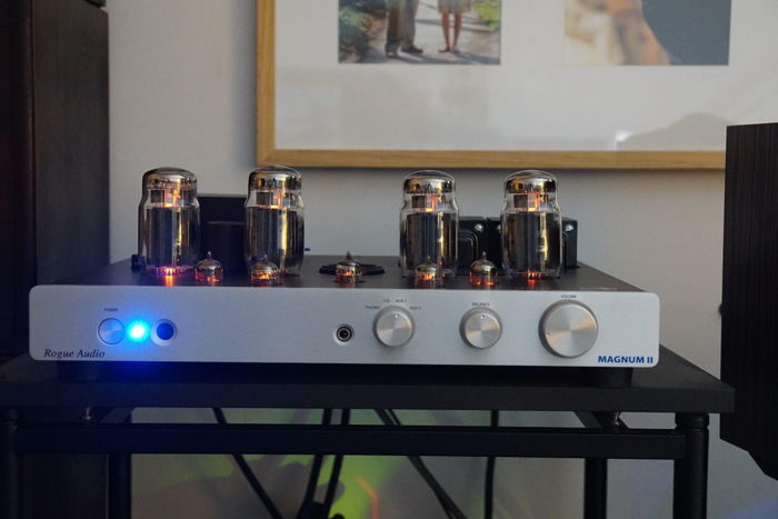 A longer exposure from an amazing evening with this amplifier. 