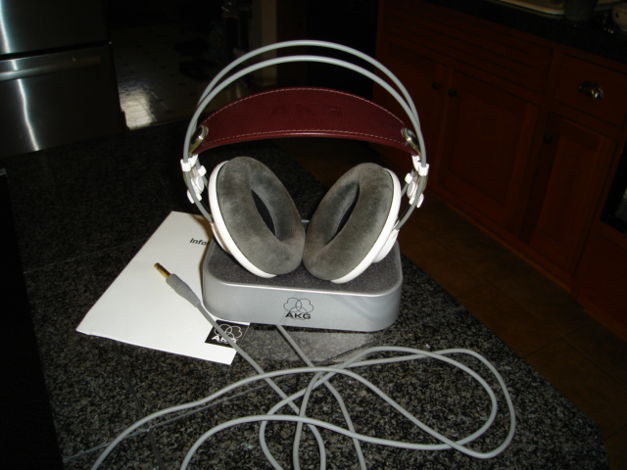 AKG 701 Reference Like New with stand.