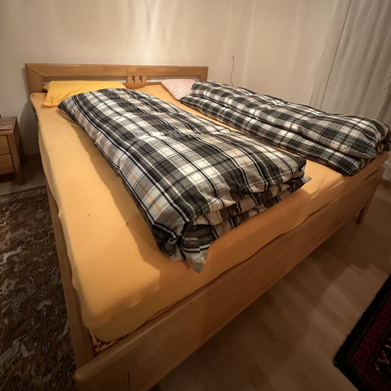 Bett in Buchenholz 