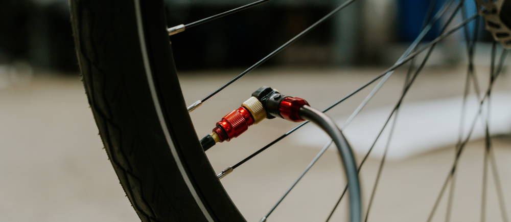 Bicycle pump hose and tire valve