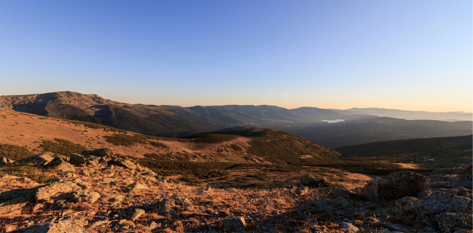 vista del parque  nacional de Guadarrama en bicicleta eléctrica montaña sierra España