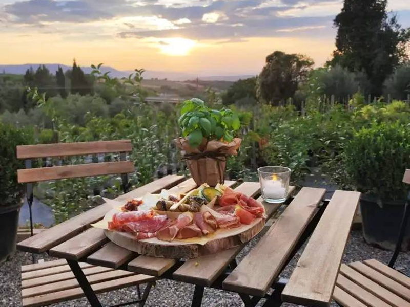 Food & Wine Tours San Quirico d'Orcia: Tasting in agri-restaurant with a view
