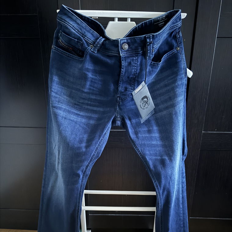 Diesel Larkee Straight Jeans (W33, L32)