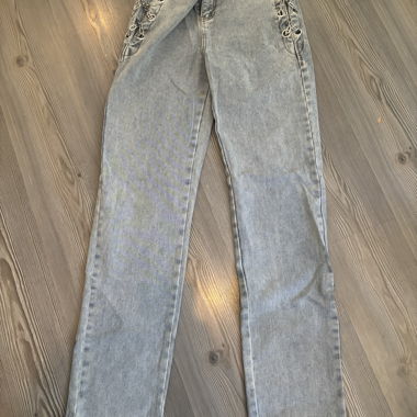 Jeans with chain