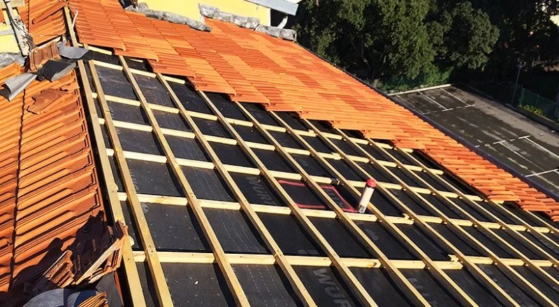 Rénovation de 2 000 m² de couverture en tuiles de Marseille — photo 9 sur 26 — CEG TOITURE
