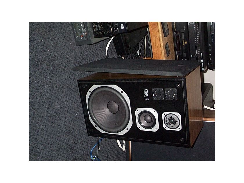 Yamaha NS-590 Natural Sound Monitor with Beryllium Dome Tweeters