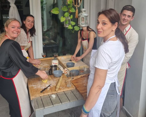 Cooking classes Bari: Spaghetti all’Assassina (Spicy Crispy Spaghetti) Masterclass