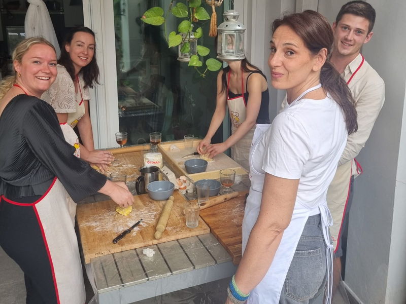 Cooking classes Bari: Spaghetti all’Assassina (Spicy Crispy Spaghetti) Masterclass