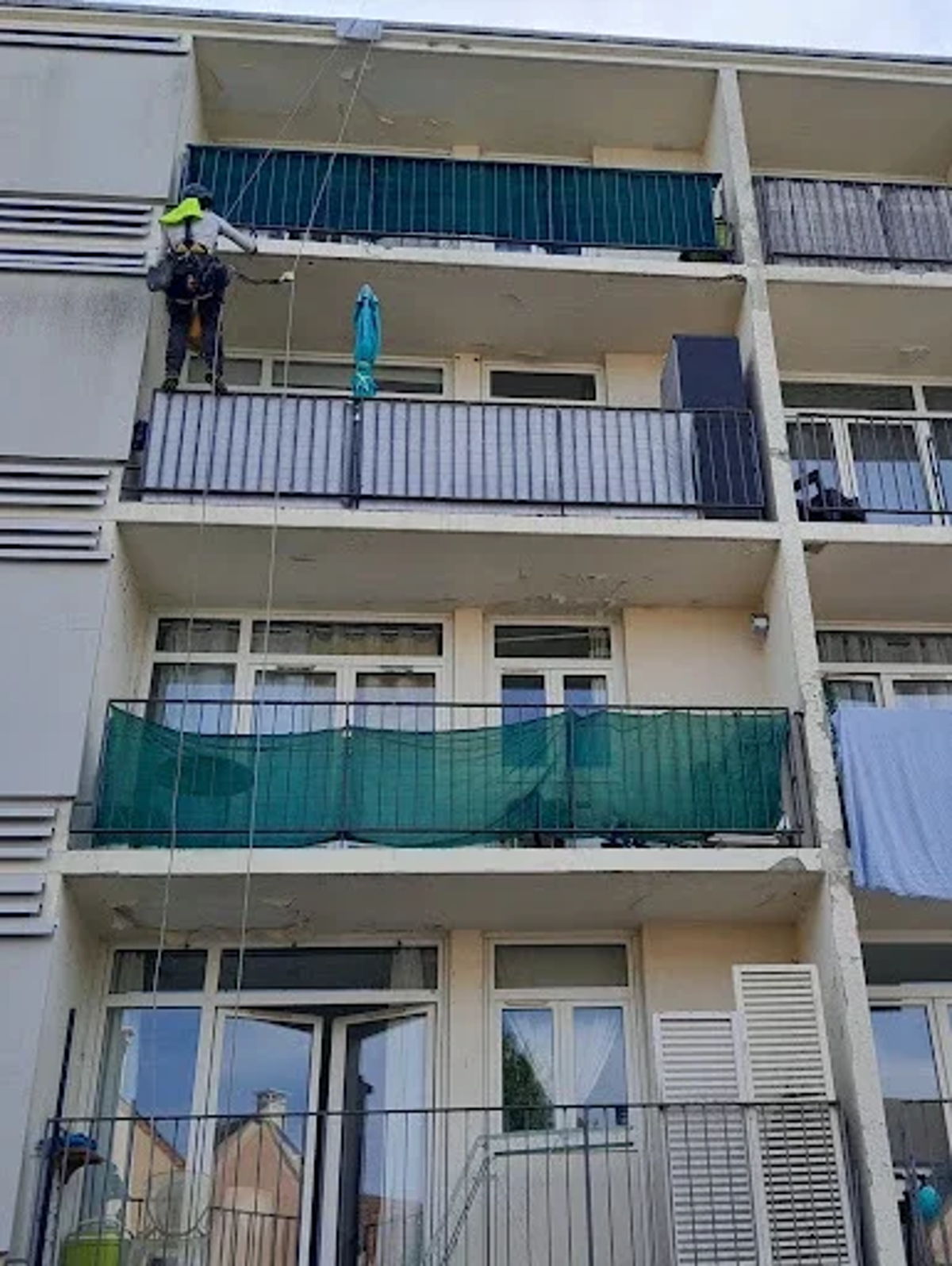 Sondage et purge de nez de balcon par cordistes à Bonneuil-sur-Marne — Python Hauteur