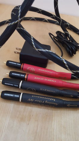 Harmonic Technology CyberLight Wave RCA Cables 1.5m wit...