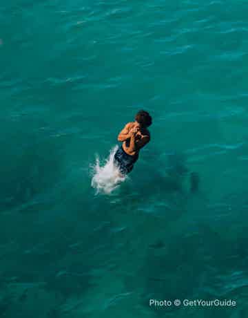 Have fun with your friends on board a boat