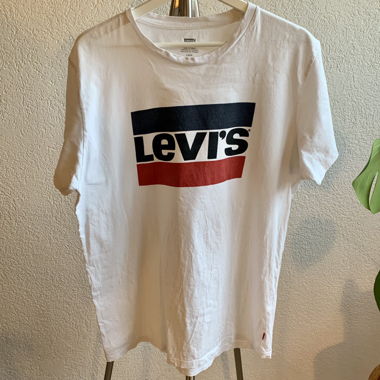 Levis Men's T-Shirt in L