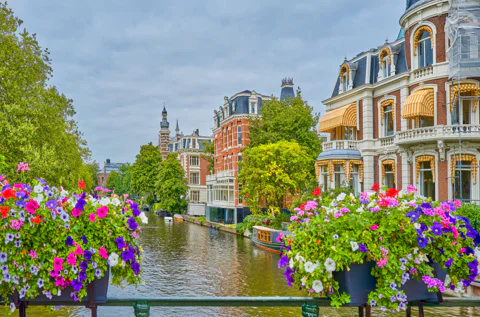 Luxury Canal Cruise with Unlimited Drinks Option