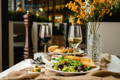 repas du soir sur une belle table