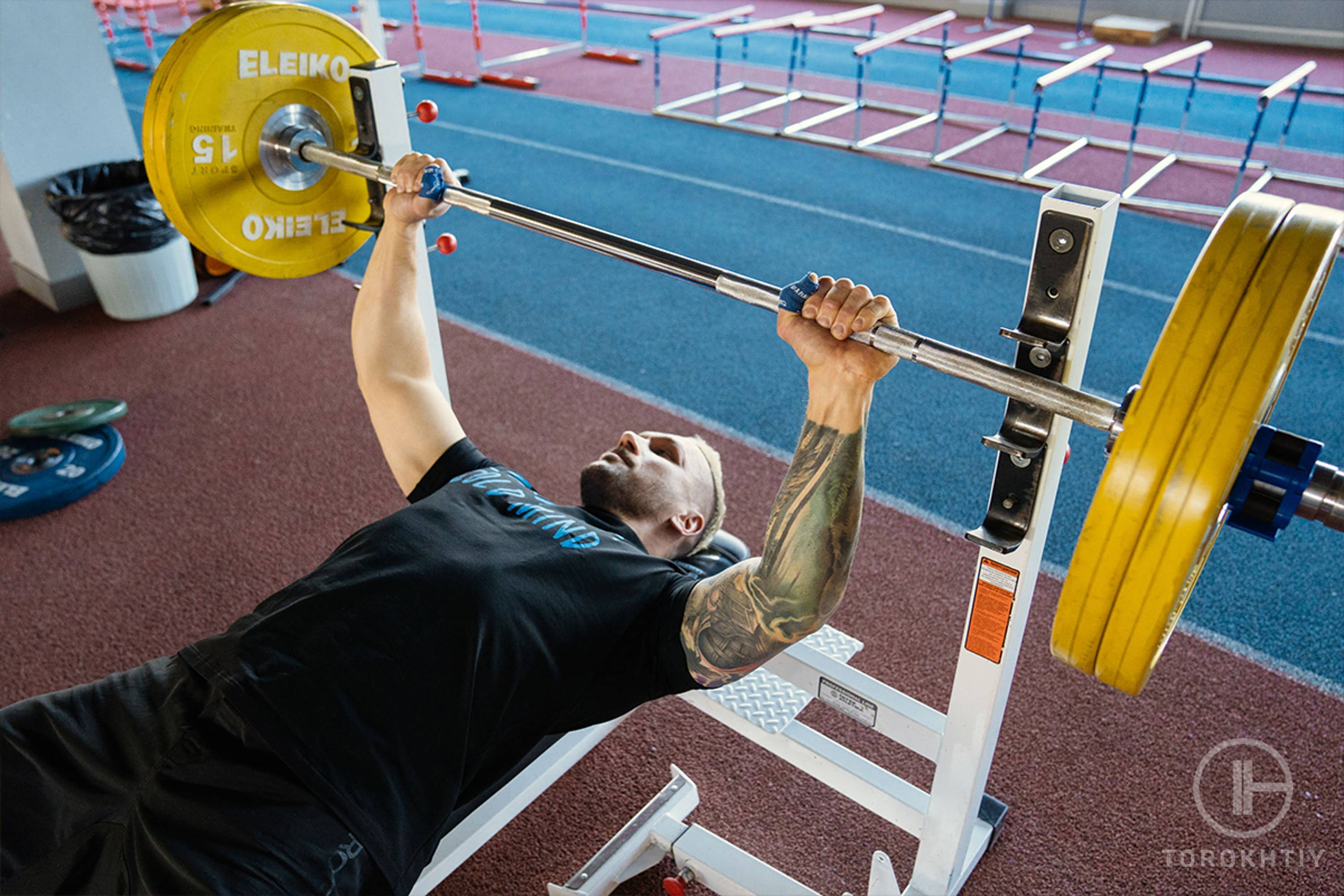 Bench Pressing Without a Belt