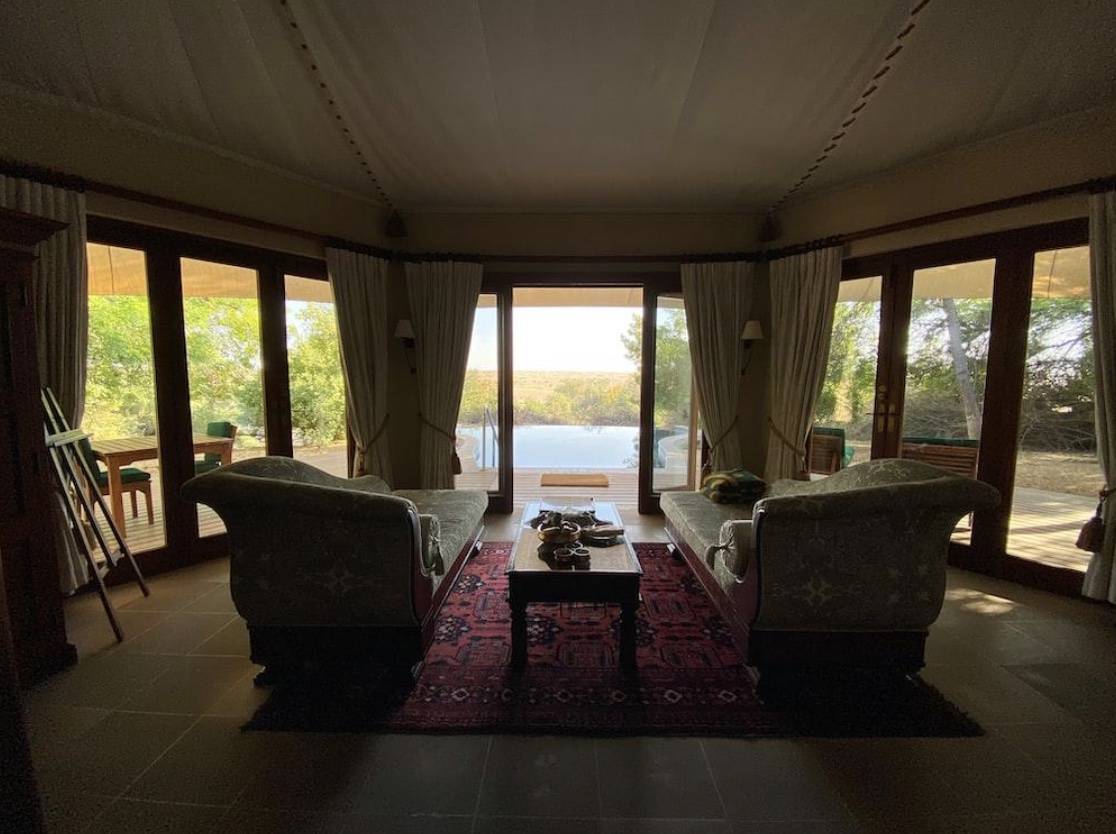 relaxing living room overlooking a pool