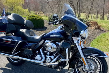 2012 HARLEY-DAVIDSON FLHTK ELECTRA GLIDE ULTRA LTD (TWO TONE) motorcycle for rent near Sykesville, MD