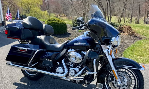 2012 HARLEY-DAVIDSON FLHTK ELECTRA GLIDE ULTRA LTD (TWO TONE) motorcycle for rent near Sykesville, MD