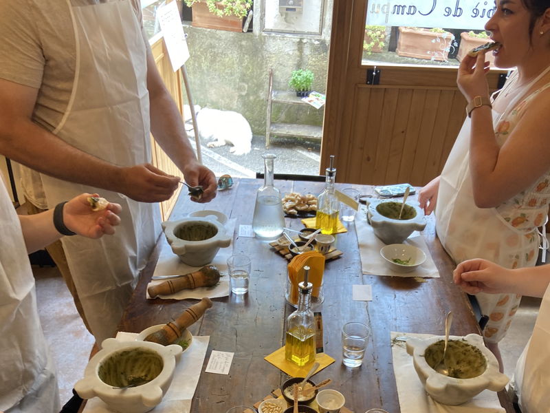 Corsi di cucina Manarola: Dal giardino al mortaio: il vero pesto ligure