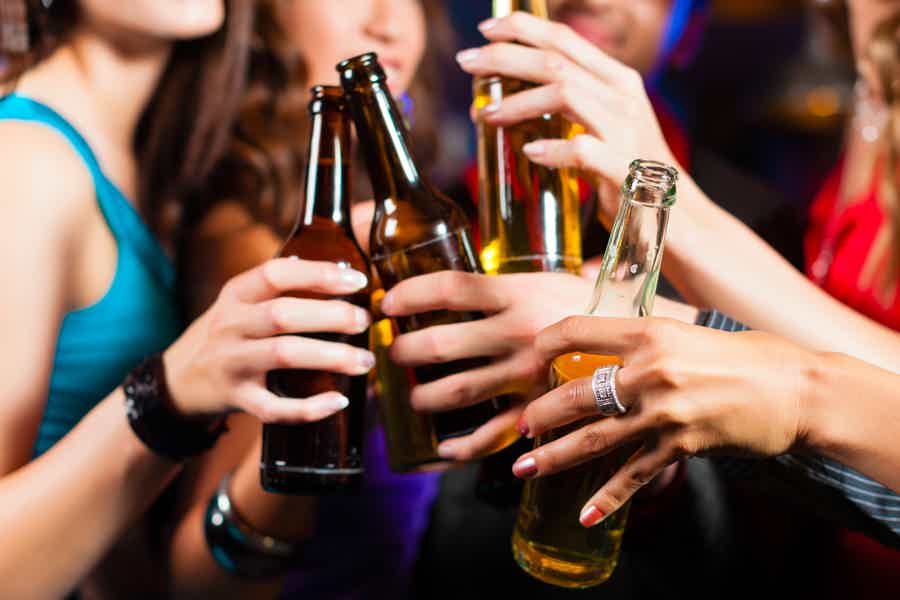 Budapest Pub Crawl +6 free Shots +VIP Access +Drinking Games - photo 1