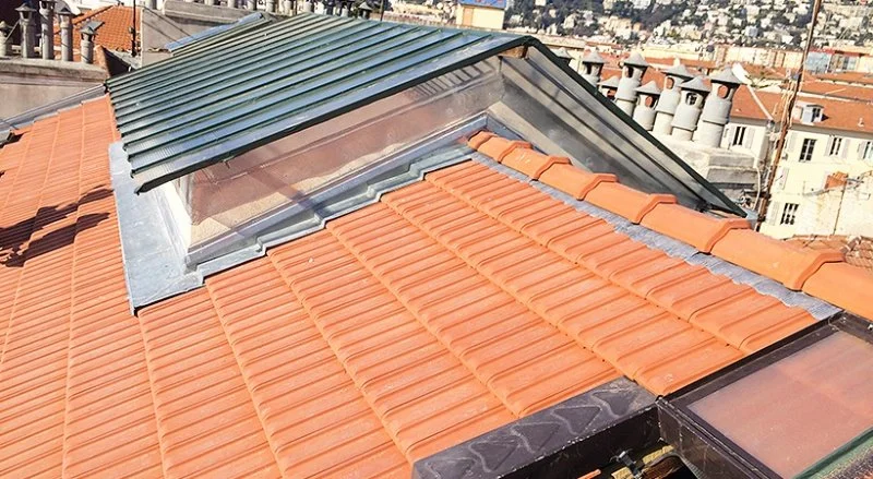 Rénovation de la couverture en tuiles de Marseille d’un bâtiment à Nice – Clemenceau — photo 3 sur 18 — CEG TOITURE