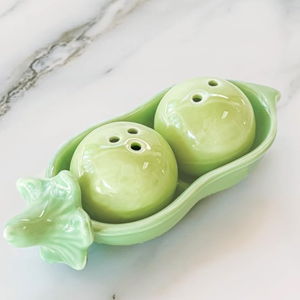 Kate Aspen Two Peas in A Pod Ceramic Salt and Pepper Shakers in Ivy Print Gift Box