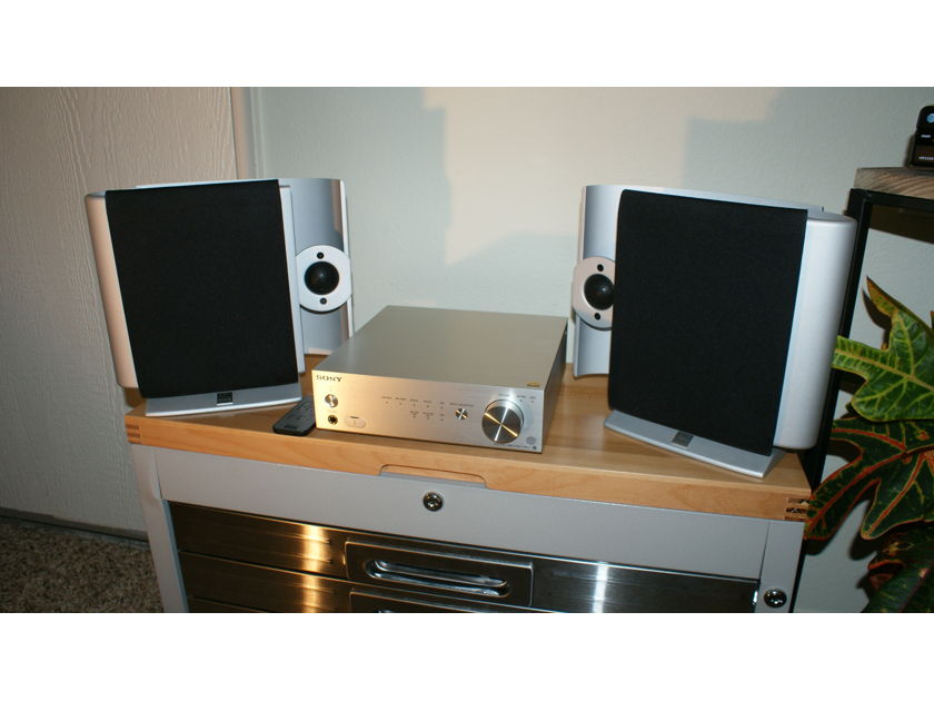 Vienna Acoustics Shoenberg Berg Speakers & Sony UDP-1/S Hi-Res DAC/Integrated Amp - SWEET PACKAGE!
