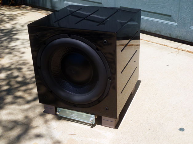 REL R-205 Sub Bass System