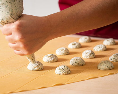 Food experiences Bologna: Bologna Fresh Pasta Experience: Live Demo & Tasting