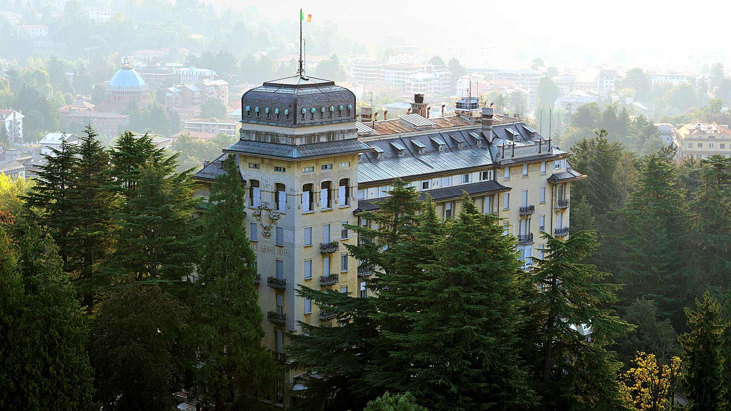  Varese
- palace.jpg